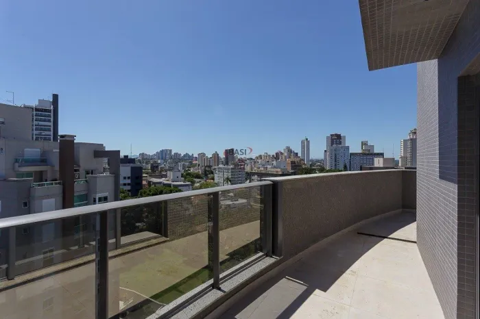 Cobertura à Venda no Centro de Curitiba (3 suítes e 4 vagas de garagem)