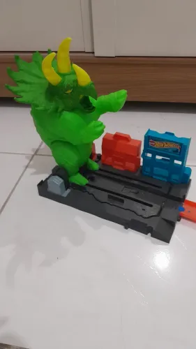 Pista hot Wheels - Ataque Triceratops