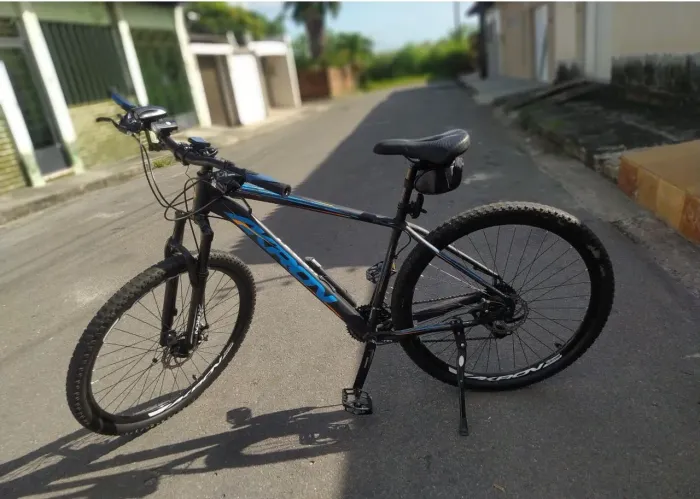 Bicicleta Akron , Aro 29 , Quadro Tm 19, cassete 8 velocidades.
