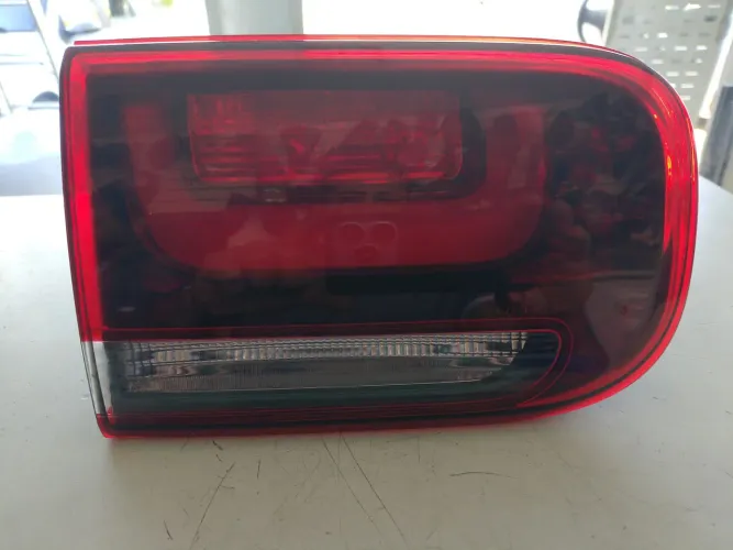 Lanterna da tampa lado esquerdo Citroen C4 cactus.