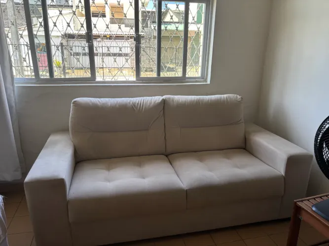 Sofá bege 2 lugares