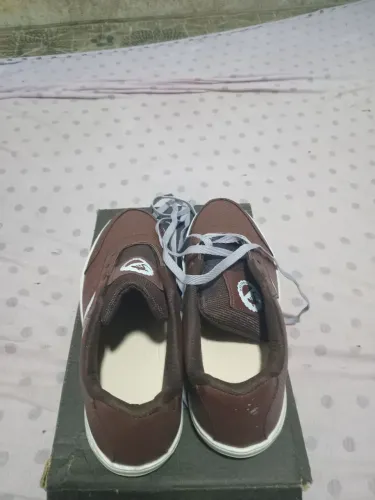 Vende se este sapatenis