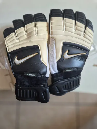LUVA NIKE TIEMPO GOLEIRO