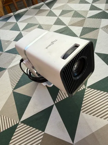 Projetor Thundeal td80w Projetor Wi-Fi + HDMI Full HD compatível, espelha celular