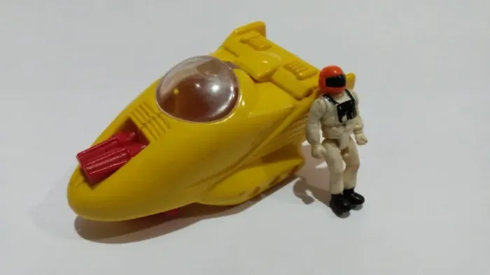 Brinquedo antigo mini nave galoob e mini boneco Espacial Mega-rig - Matchbox.