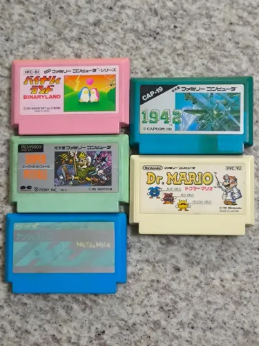 Lote de jogos de Famicom 60 pinos