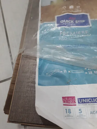 Piso laminado quickstep sobra de obra 