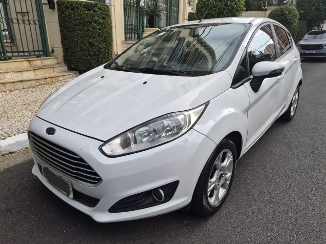 Ford Fiesta 1.6 16V Flex Aut. 5P 2014