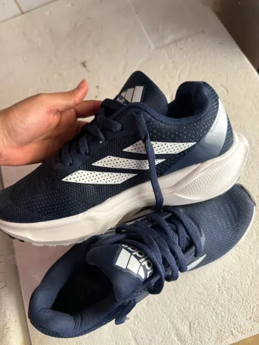 Tênis adidas