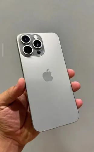 iPhone 15 pro max Titanium
