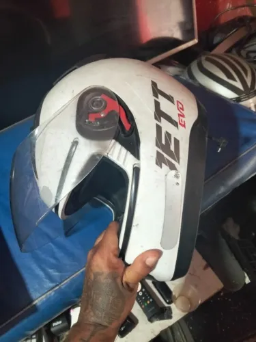 Vendo capacete perfeito estado