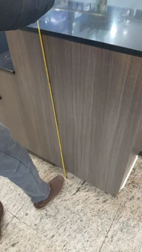Mesa expositora para comércio , bem conservada