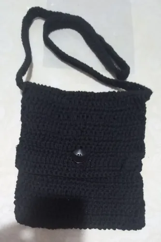 Uma bolsa versátil feita a mão preta nova