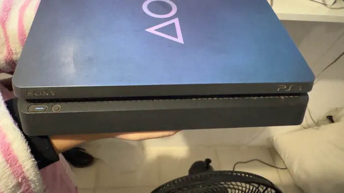 Vendo play 4 em ótimo estado e nunca aberto