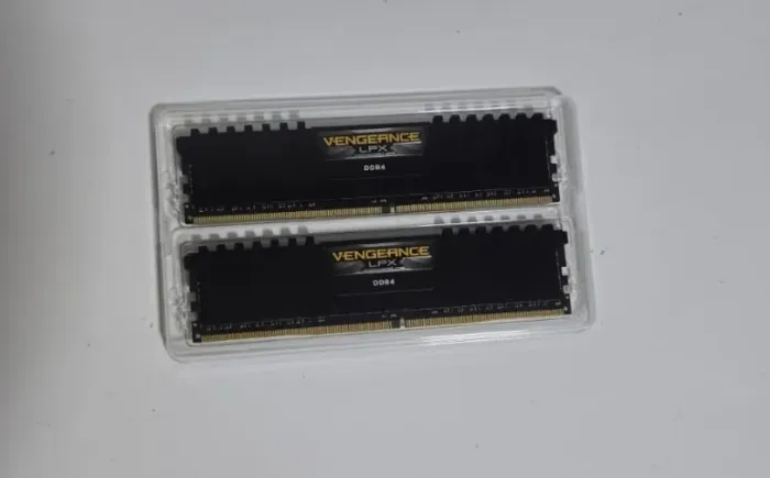 Memórias 2x16GB (32GB) Corsair Vengeance LPX DDR4 3600MHz