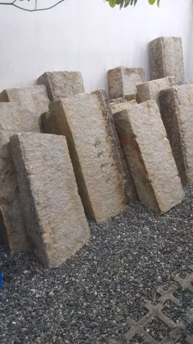 Meio fio de granito grande