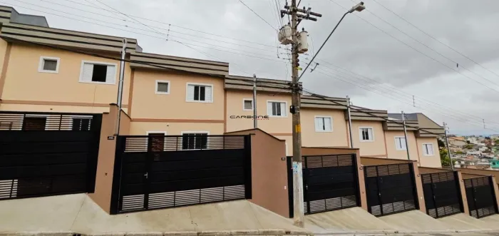 SOBRADO NOVOS COM 2 SUITES 2 VAGAS - GUAIANAZES ZL