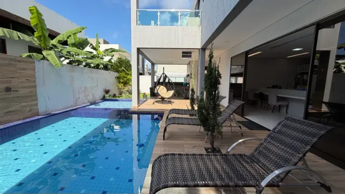 CASA DE ALTO PADRÃO EM CONDOMÍNIO FECHADO