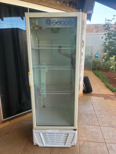 Expositor de bebidas semi novo 415 litros motor 220v 