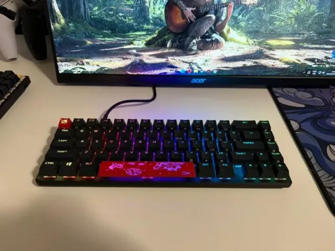 Teclado Mecânico Hyperx Alloy Origins 65% RGB Gaming Us Red Switches Preto