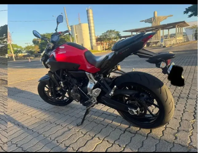 MT-07 Vermelha