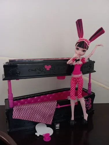 Monster High - Draculaura Dead Tired e Caixão