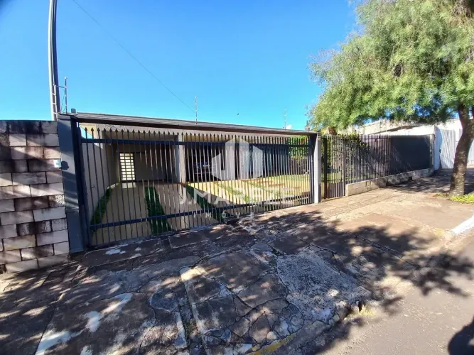 Casa de Alto Padrão para Venda, em área Privilegiada, no Bairro 28 de Janeiro, em Apucaran