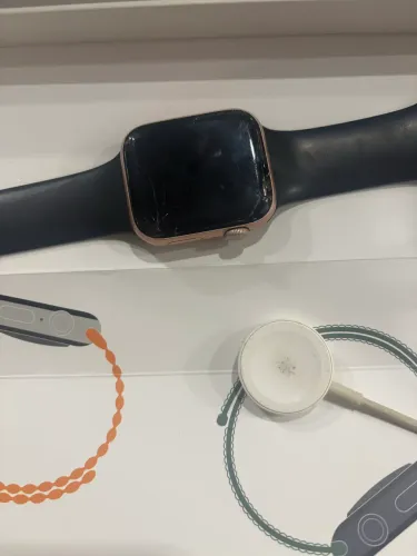 Apple Watch SE 44mm Gold - Original Apple - Tela Quebrada 