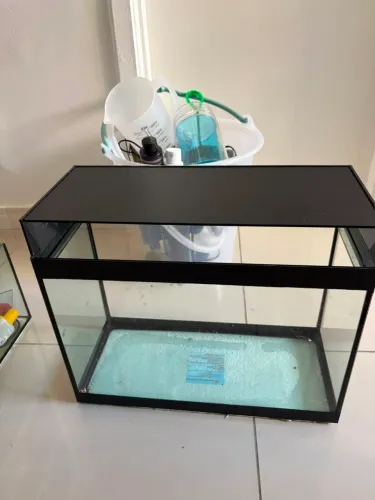 Aquário com equipamentos