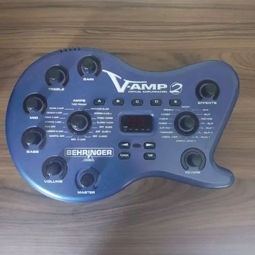 Pedaleira behringer Vamp 2