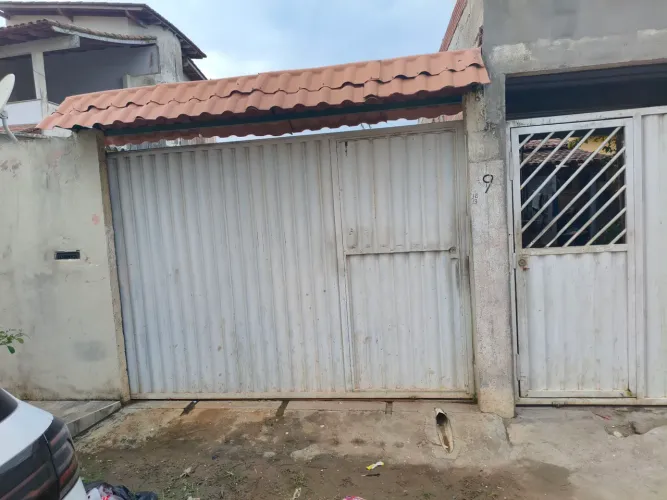 Vende se uma casa em Guriri