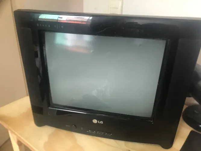 TV de tubo LG 14 (+conversor HDMI)