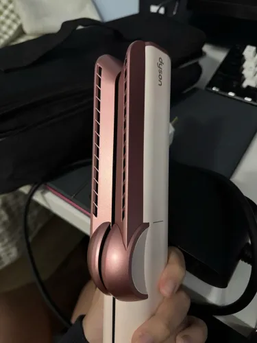 Dyson Airstrait
