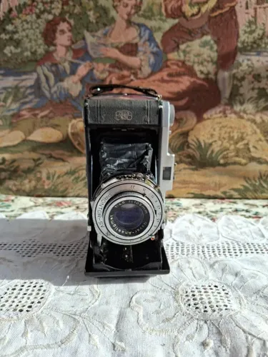 câmera fotográfica analógica de fole, modelo Voigtländer Bessa II.(DECORATIVA)