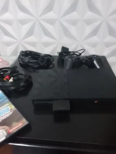 Videogame PS2 , com um controle e 3 jogos