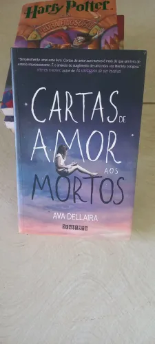 Livro carta de amor aos mortos