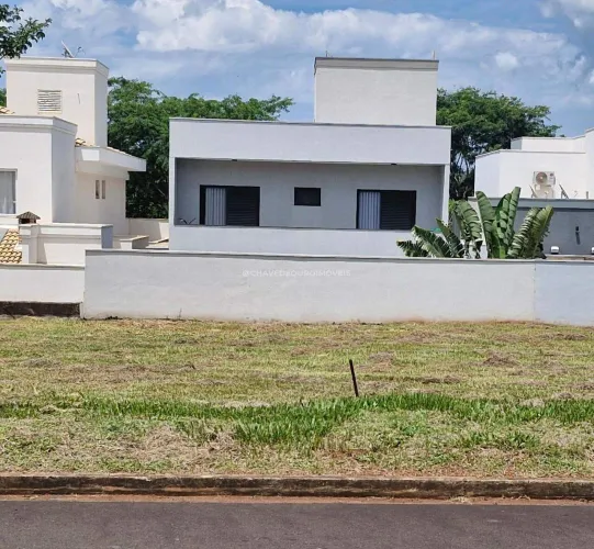 Lote à venda com 300,00 m² no condomínio Estancia dos Ipês, em Uberaba