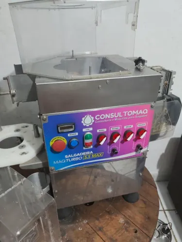 Modeladora de salgados e Masseira Consultomaq