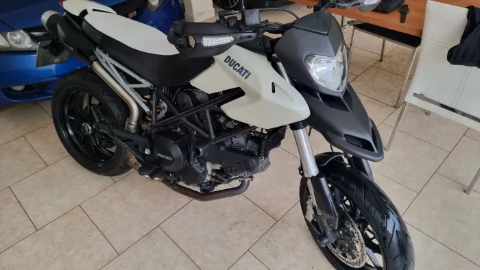Ducati Hypermotard 796 2011
