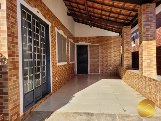 Baixamos o valor! Chalé mobiliado em condomínio com piscina e ótima área de lazer!