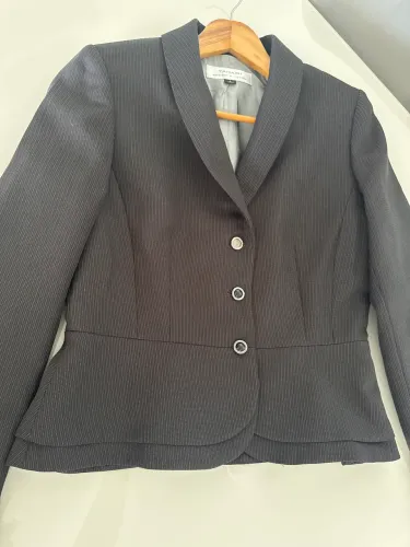 Conjunto Social Feminino Grafite Risca de Giz - Blazer e Calça Marca Tahari