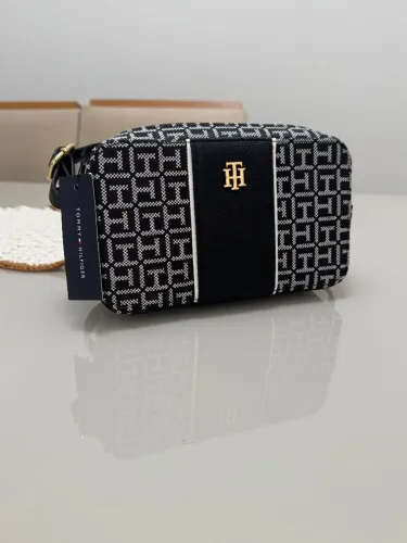 Bolsa Tommy Hilfiger Camera Bag Monograma TH - NOVA C/ ETIQUETA<br>