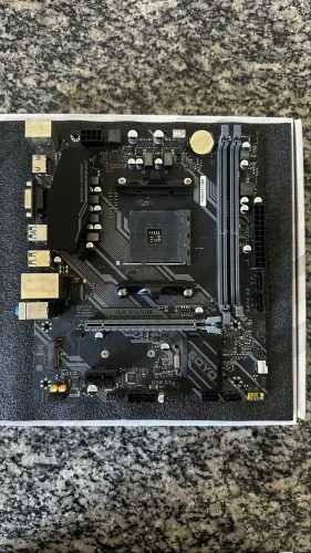 Placa mãe A520m soyo em perfeito estado