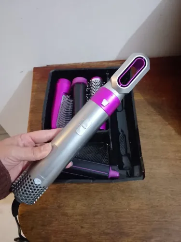 Secador de cabelo e escova modeladora