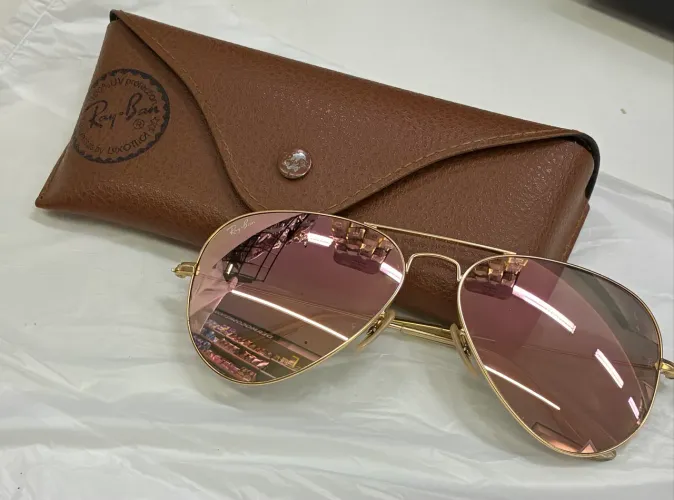 Ray?ban - modelo aviador classic, lente espelhada-rose, acompanha caixinha.R$250,00