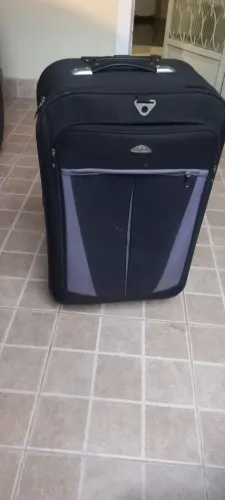 COMPRE MALA grande funcionando perfeitamente! Pouco tempo de USO. 