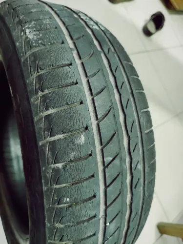 Dois pneus PIRELLI aproveite 17/65/14