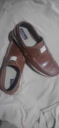 Sapato de couro perfeito estado n"40 foi presente ficou pequeno