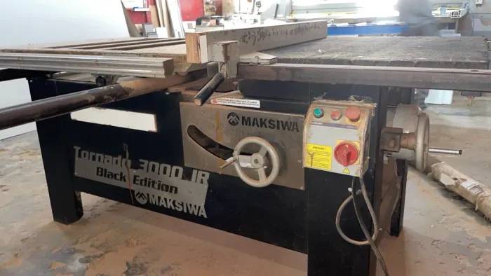 Vendo Esquadrejadeira 5cv em ótimo estado