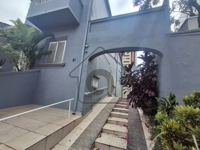 Casa para Locação na Vila Mariana, São Paulo: 4 Quartos, 2 Salas, 2 Banheiros, 3 Vagas de 